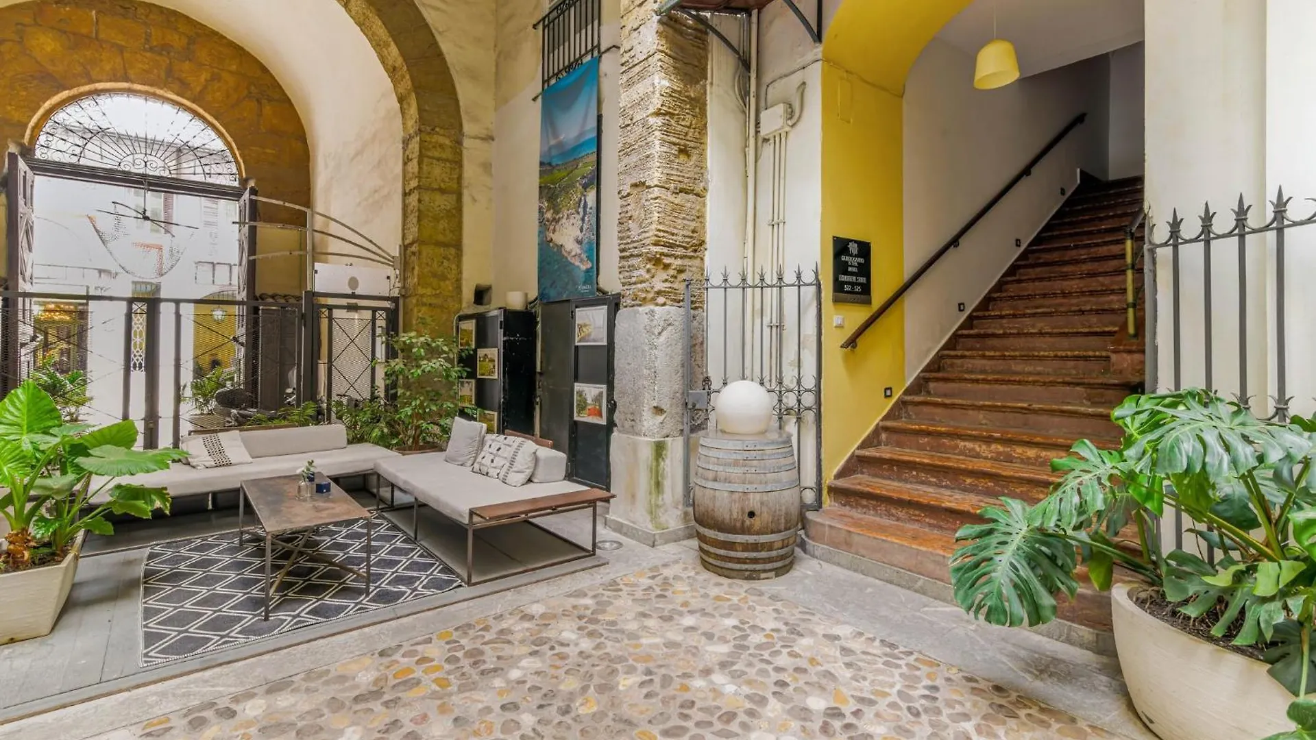 Palazzo Viola - Quattro Canti Charming Flats Apartment Palermo 0*,  Italy